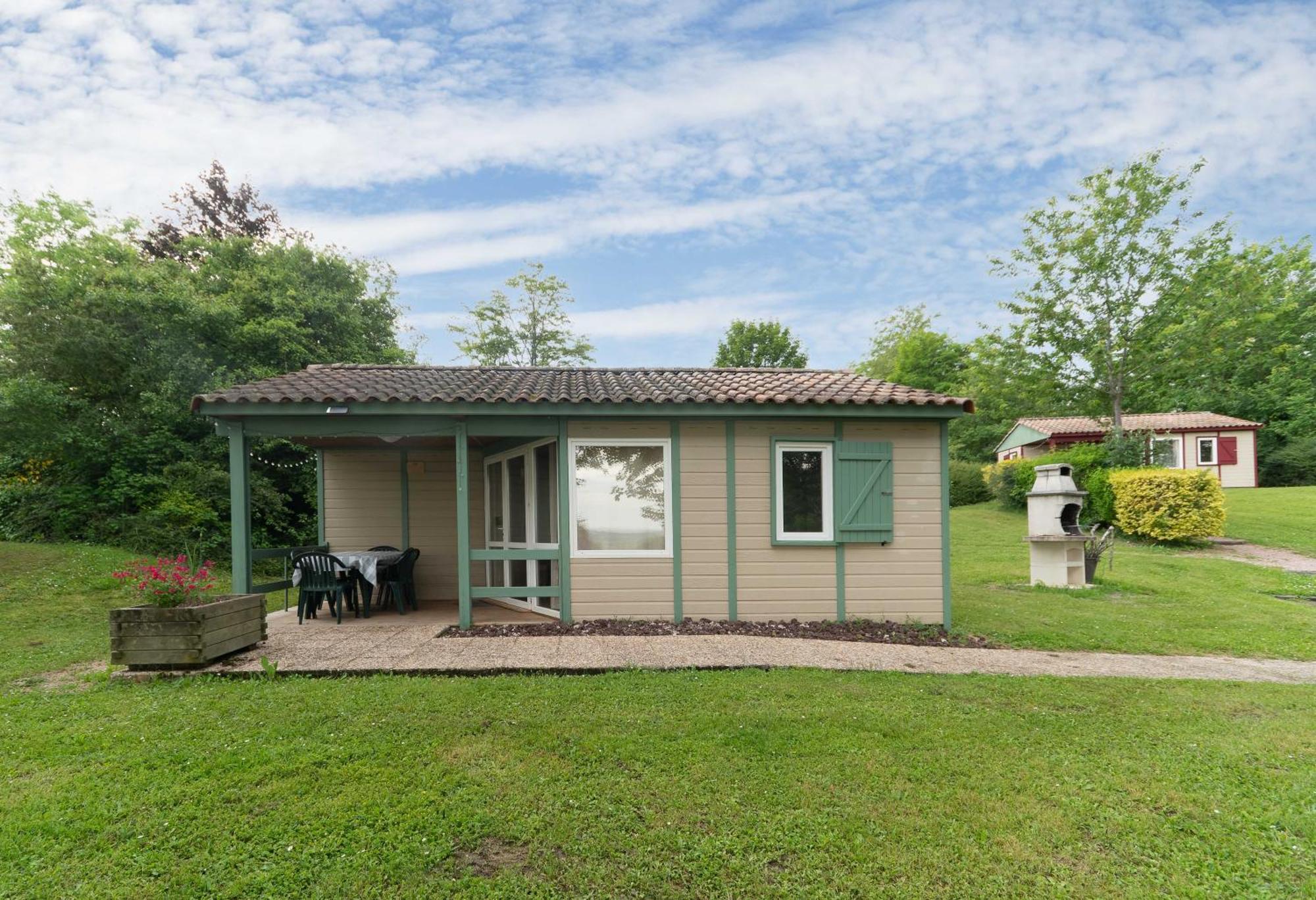 Camping Le Mont Libre - Cottage & Espace Nature - Gannat Dış mekan fotoğraf