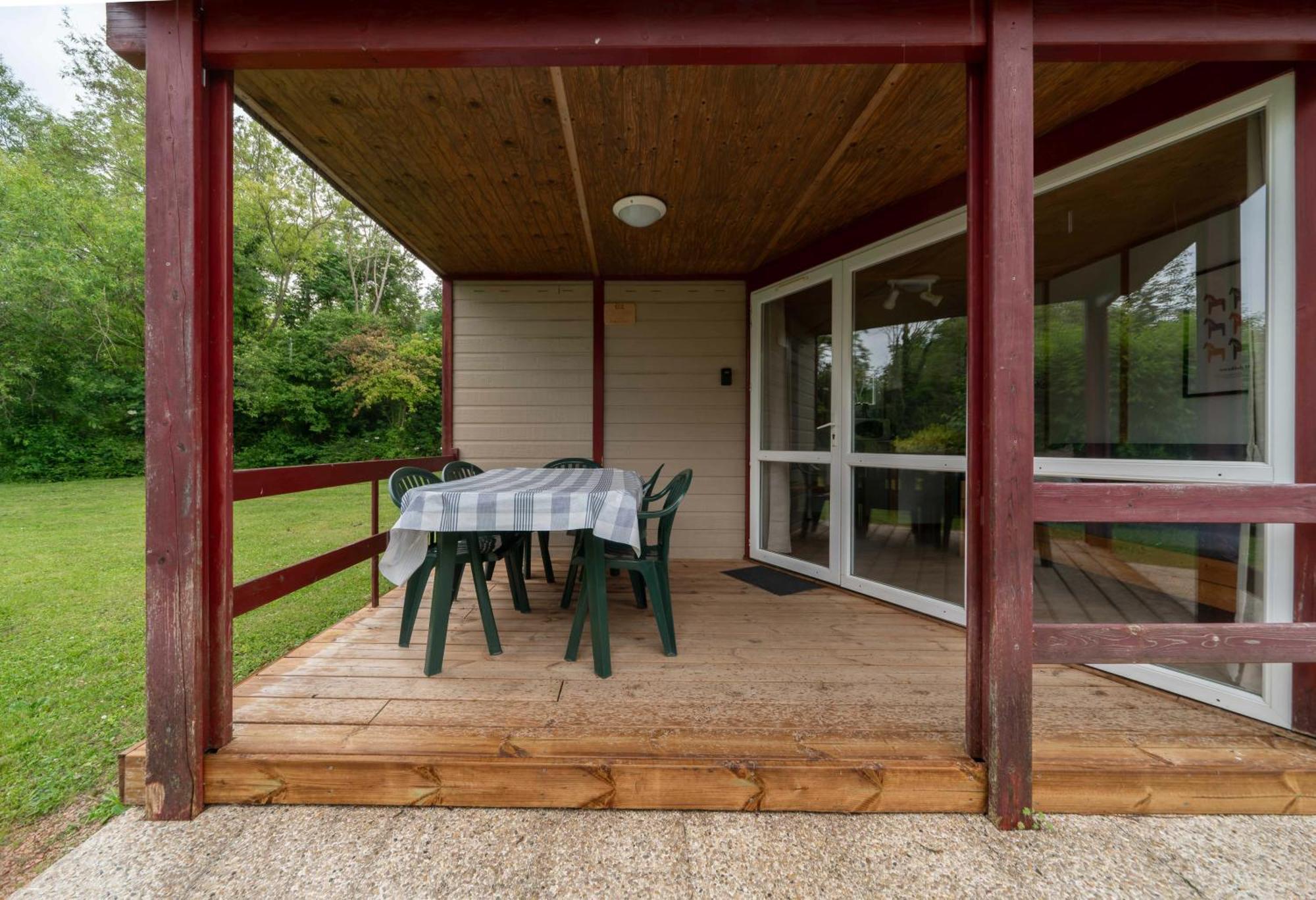 Camping Le Mont Libre - Cottage & Espace Nature - Gannat Dış mekan fotoğraf